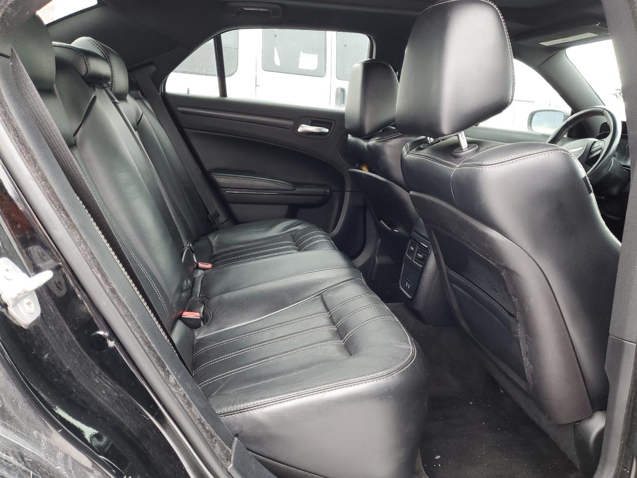 2015 Chrysler 300 - Image 10