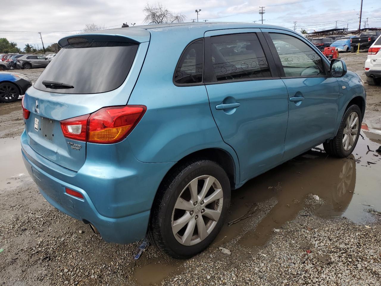 2012 Mitsubishi Outlander - Image 3