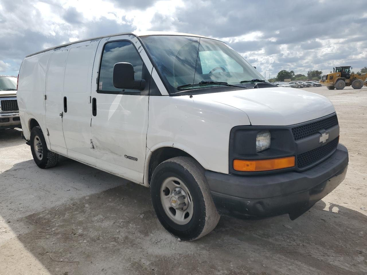 2003 Chevrolet Express - Image 4