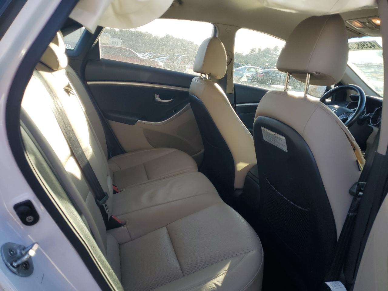 2014 Hyundai Elantra - Image 10