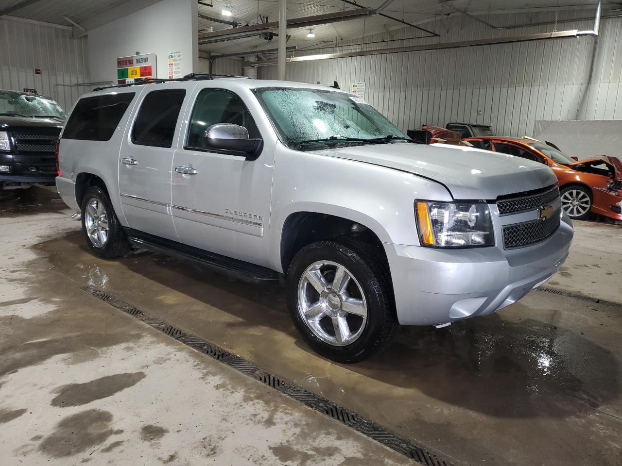 2014 Chevrolet Suburban - Image 4