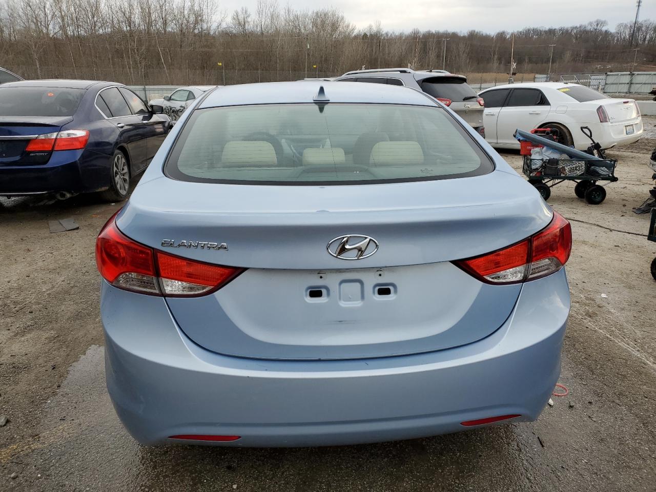 2013 Hyundai Elantra - Image 6