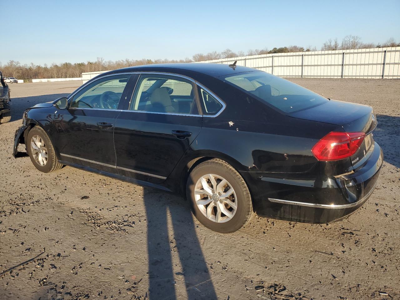 2016 Volkswagen Passat - Image 2