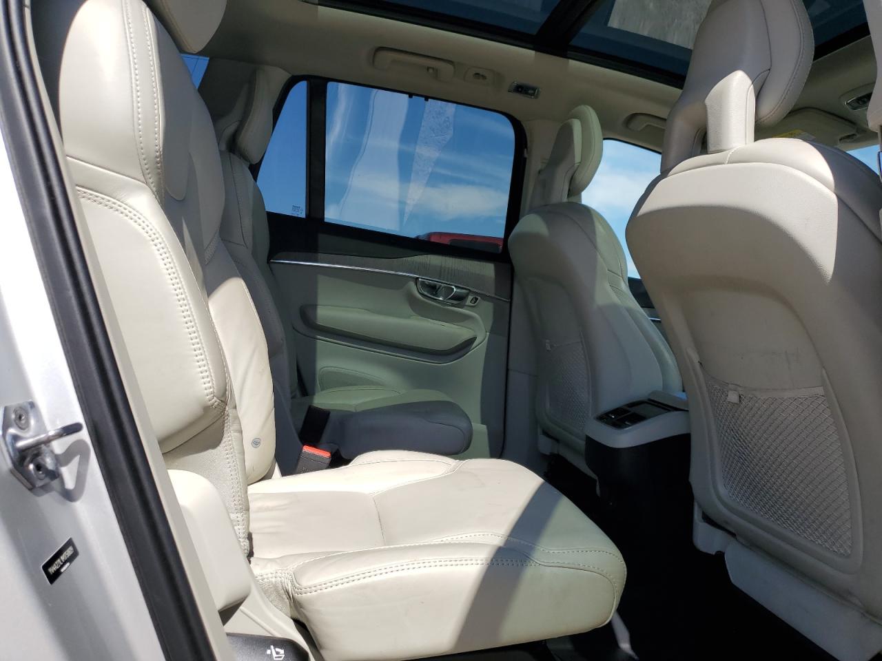 2021 Volvo XC90 - Image 11