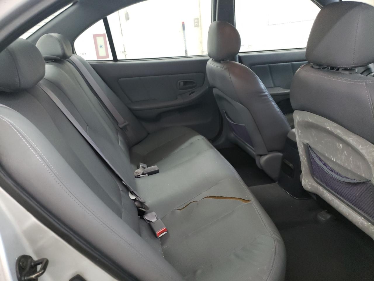 2005 Hyundai Elantra - Image 10