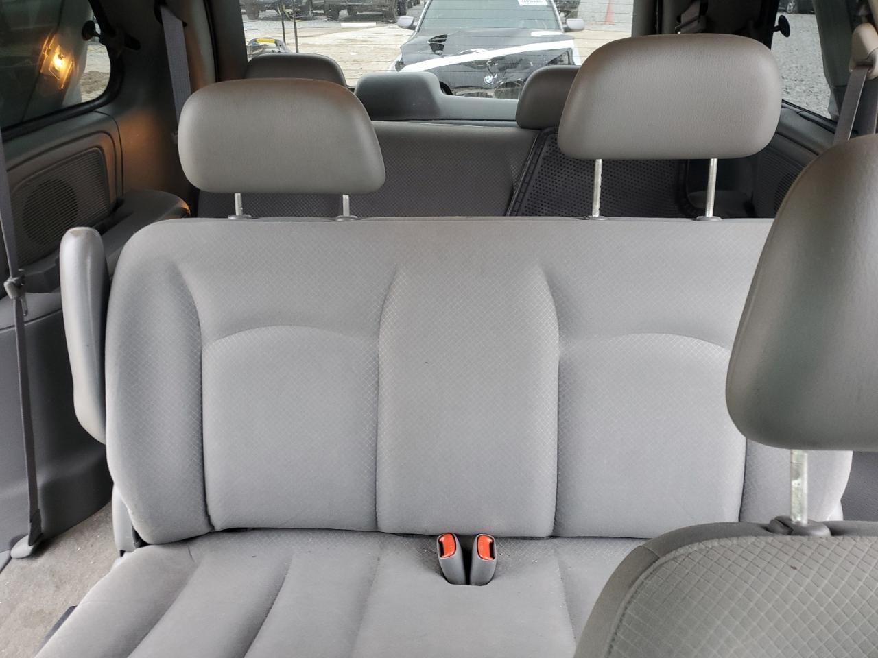 2007 Dodge Caravan - Image 10