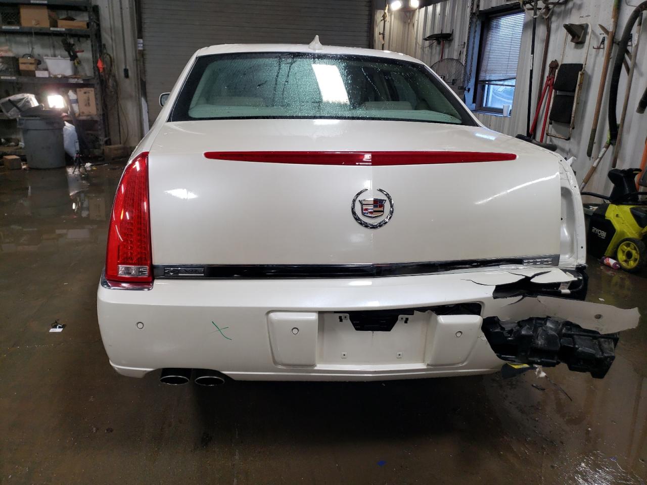 2009 Cadillac DTS - Image 6