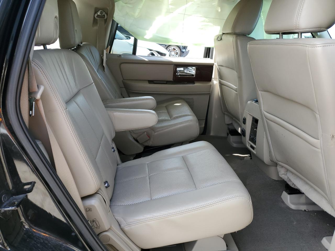 2013 Lincoln Navigator - Image 11