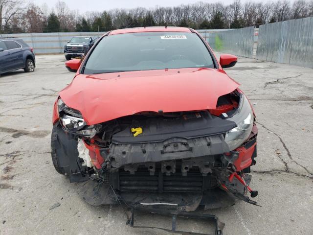 Хэтчбеки FORD FOCUS 2014 Красный