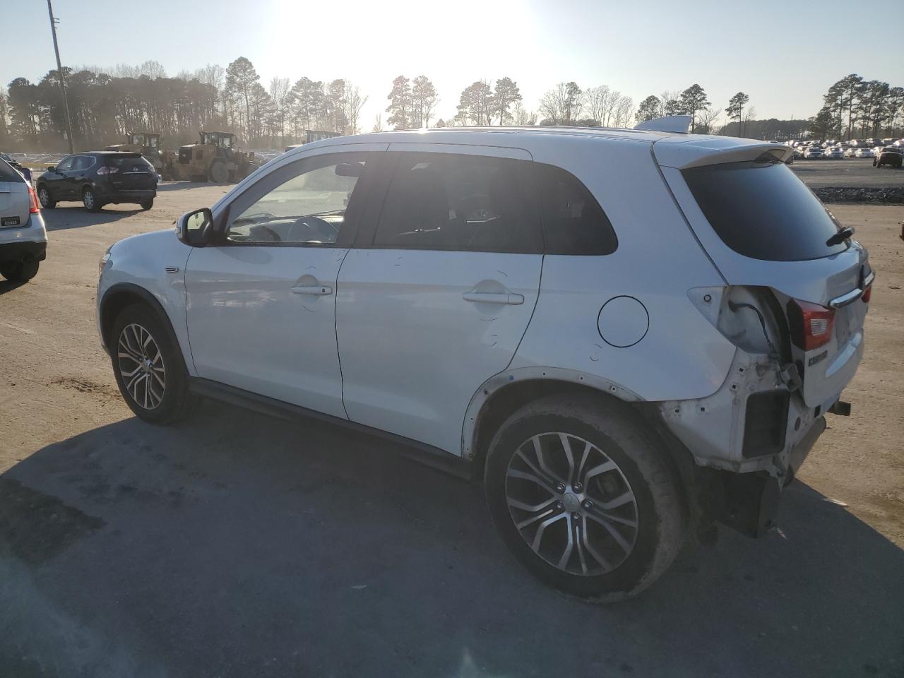 2018 Mitsubishi Outlander - Image 2