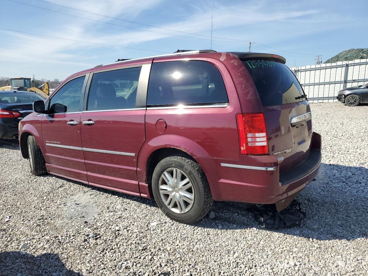 2008 Chrysler Town & Country - Image 2