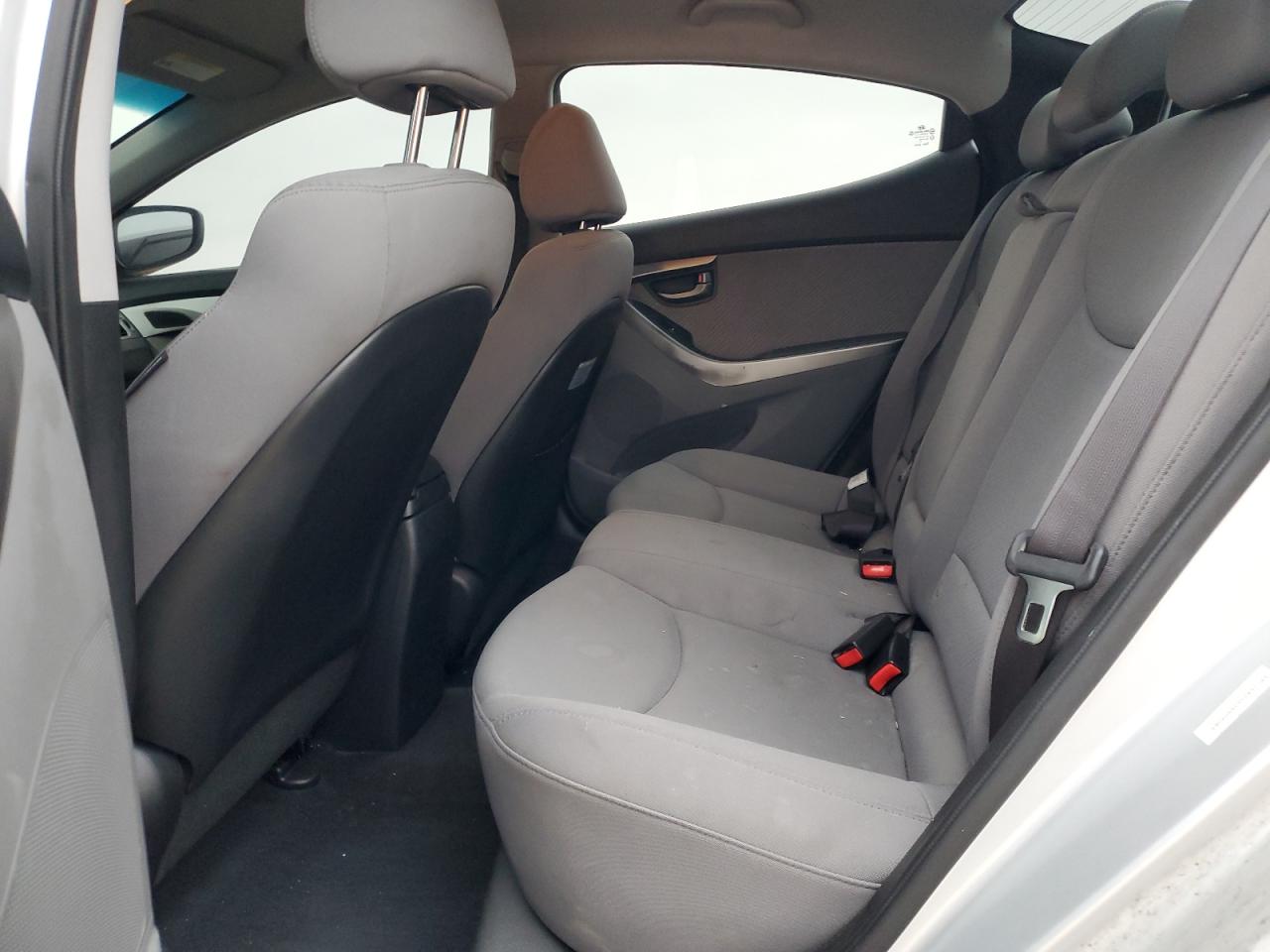 2013 Hyundai Elantra - Image 11