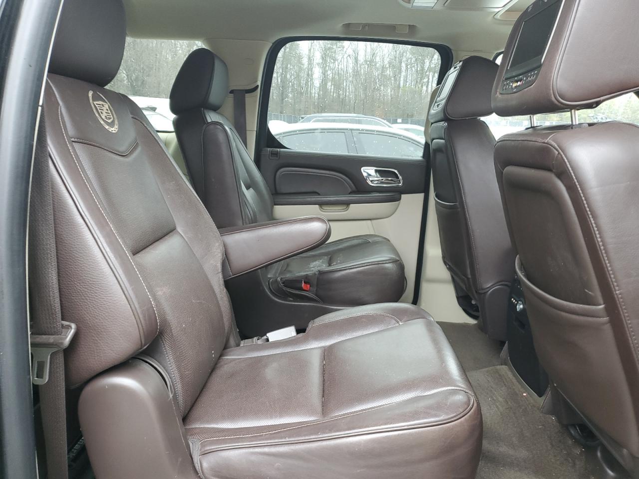 2014 Cadillac Escalade - Image 11