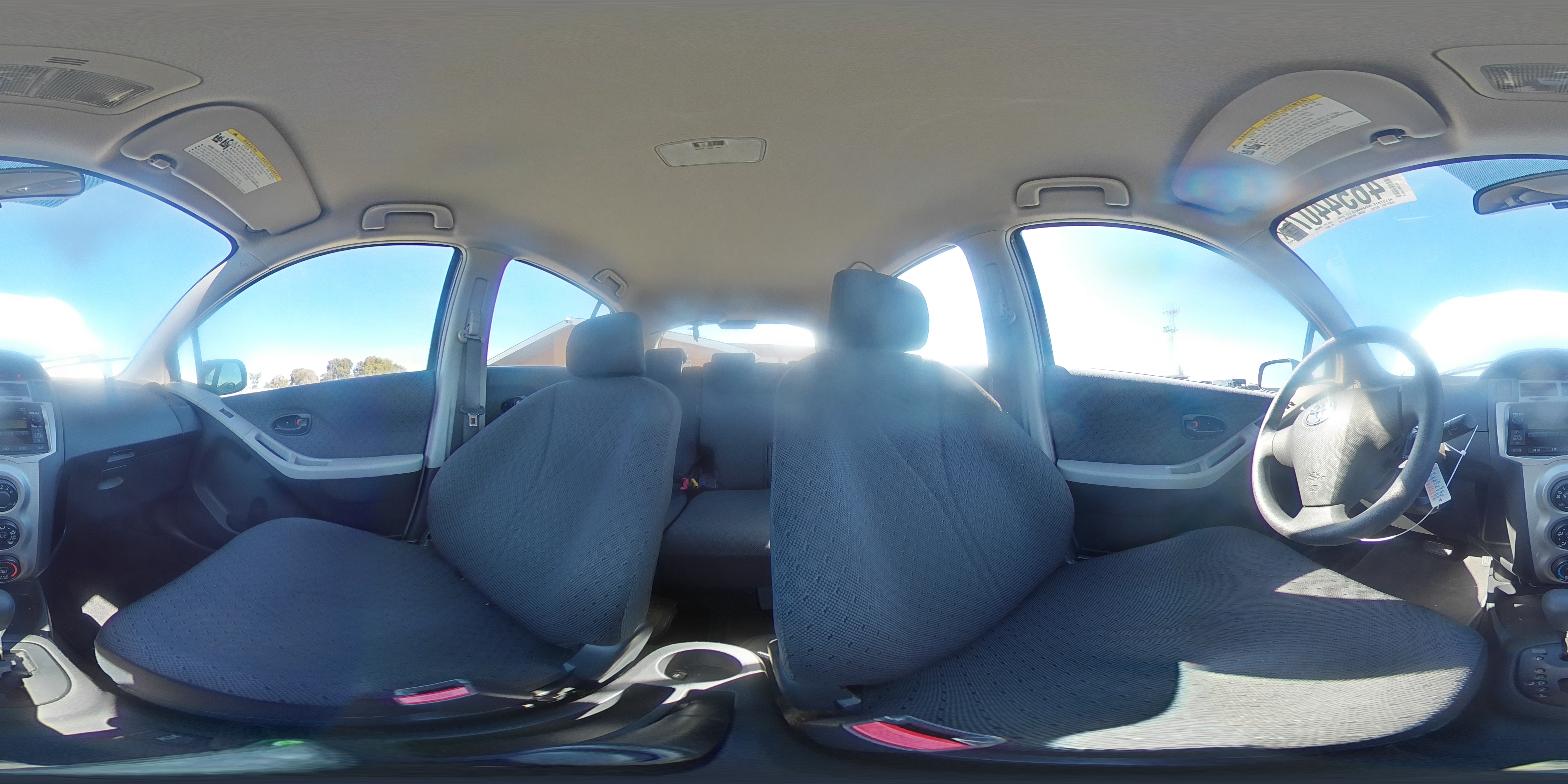 2010 Toyota Yaris - Image 13
