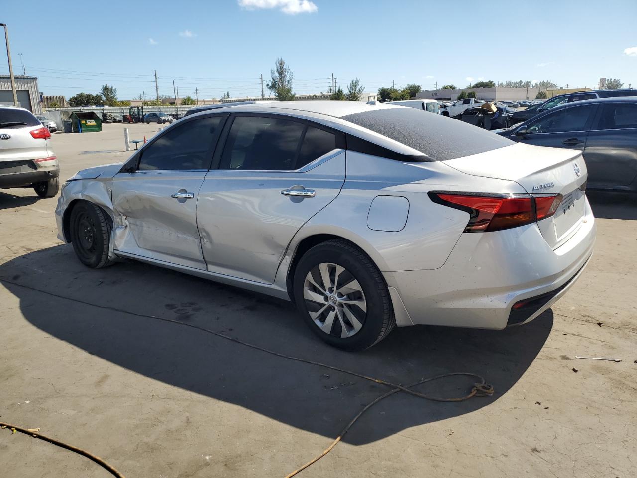 2020 Nissan Altima - Image 2