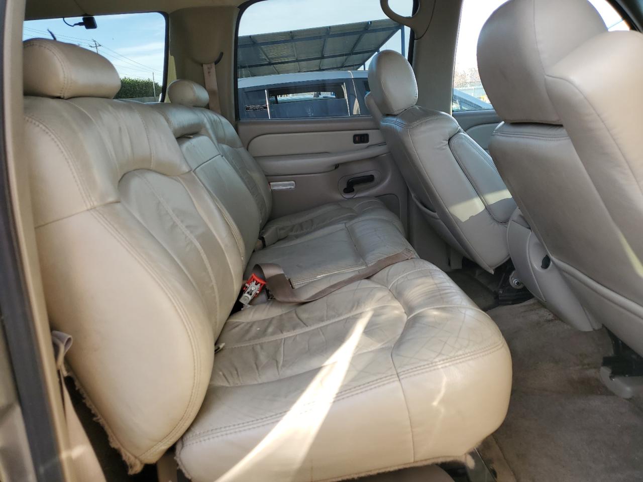 2001 Chevrolet Suburban - Image 11
