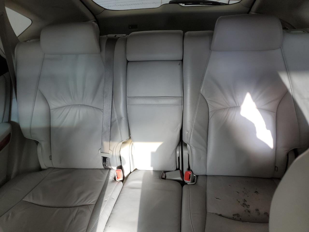 2004 Lexus RX - Image 10