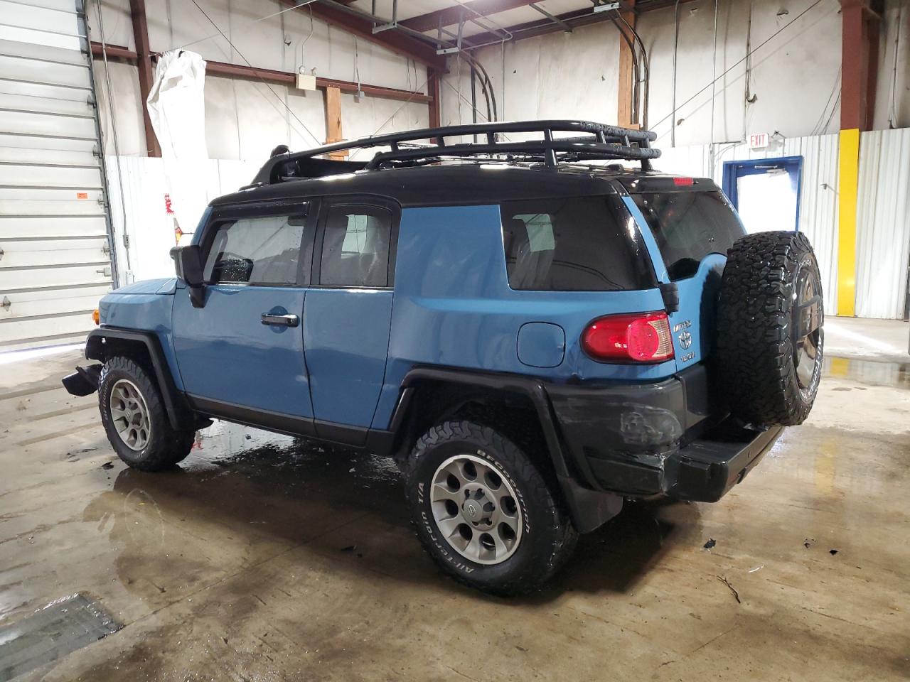 2011 Toyota FJ Cruiser - Image 2