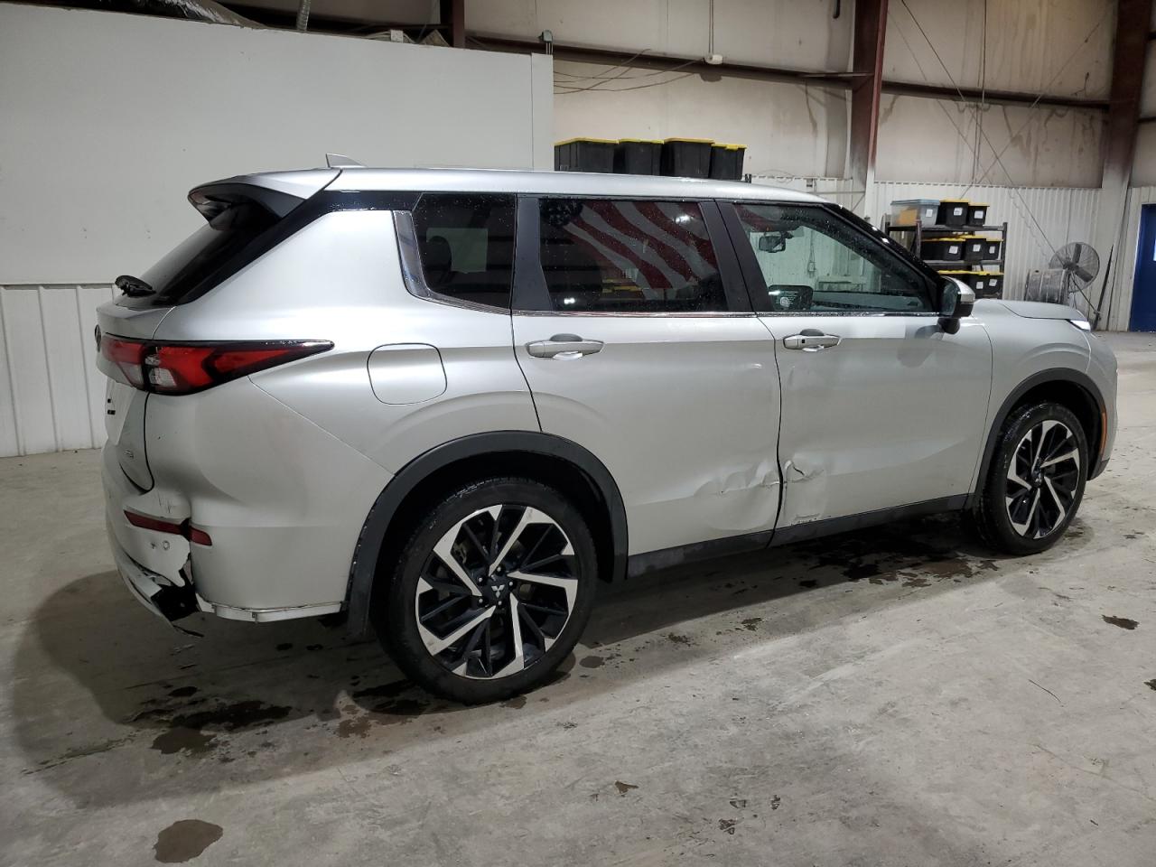 2024 Mitsubishi Outlander - Image 3