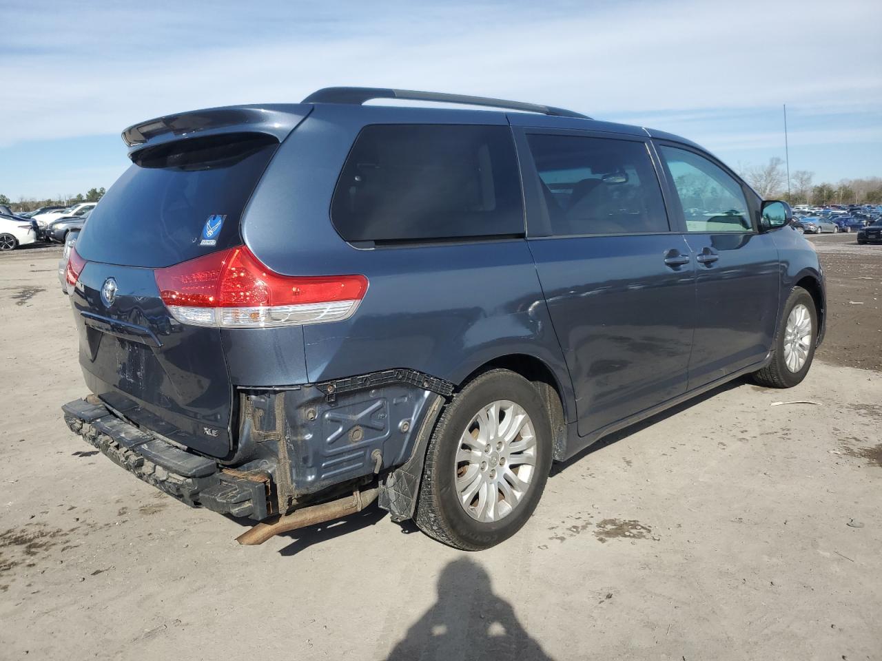 2013 Toyota Sienna - Image 3