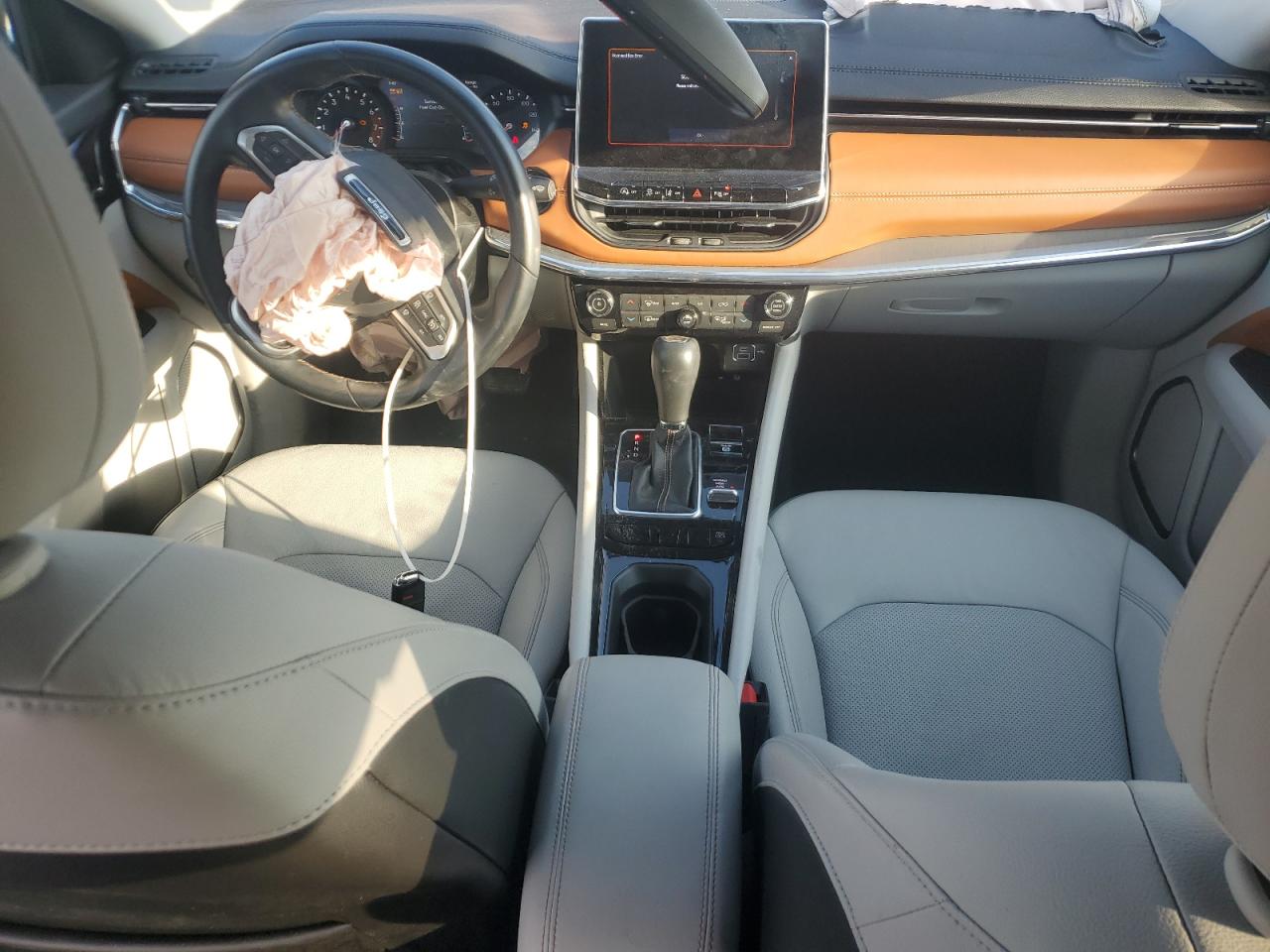 2022 Jeep Compass - Image 8