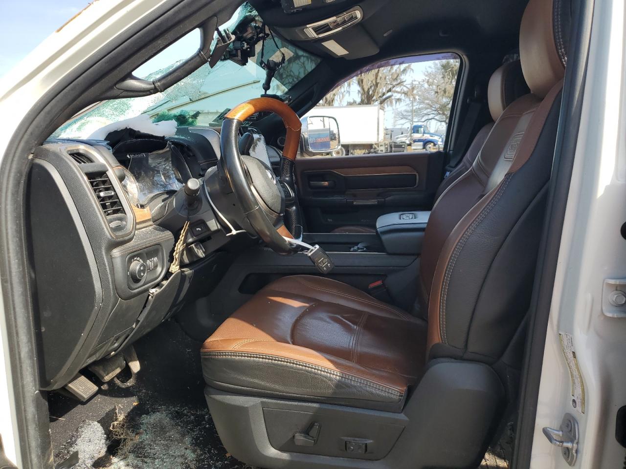 2021 RAM 3500 - Image 7