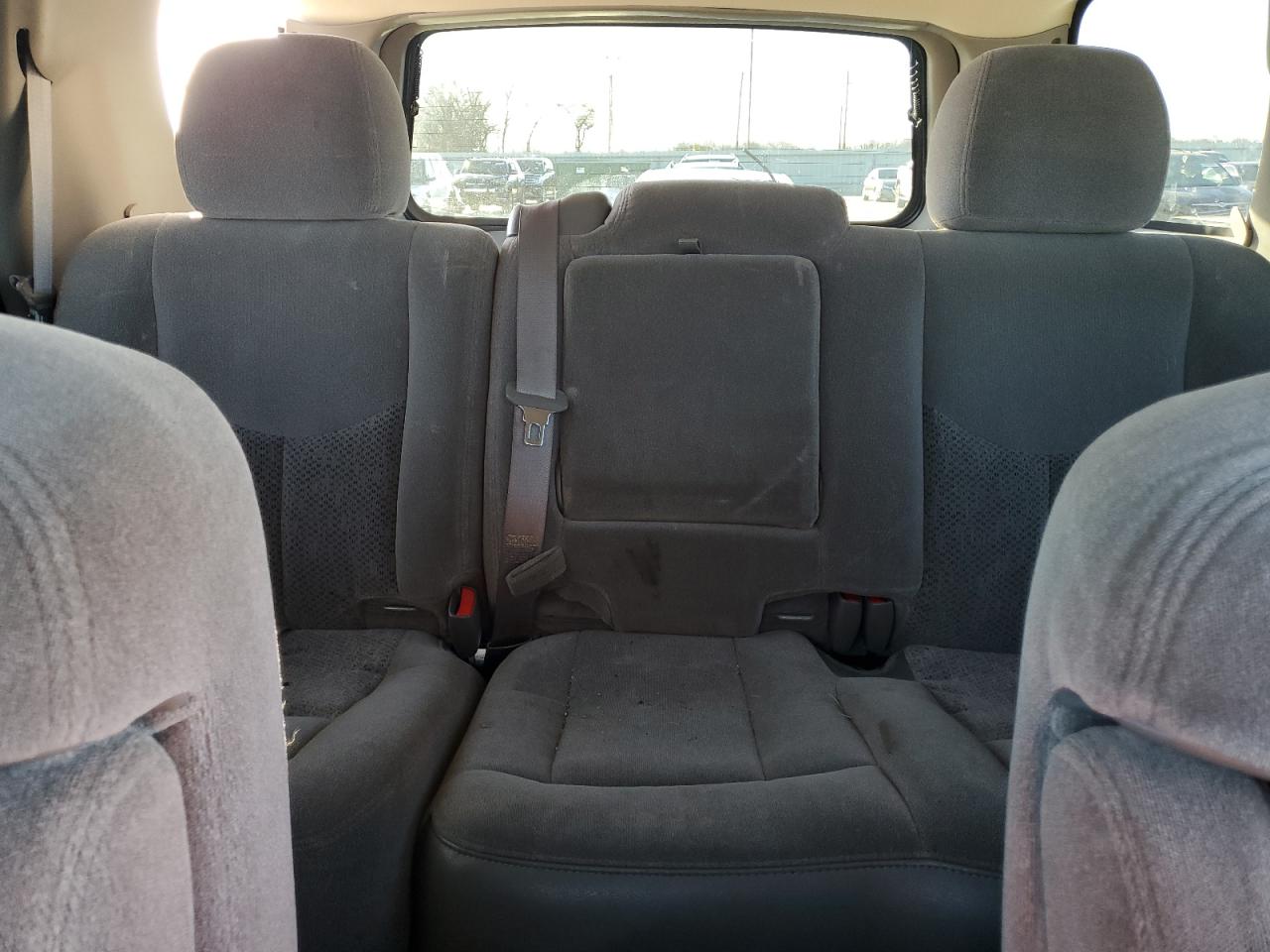2004 Chevrolet Tahoe - Image 10