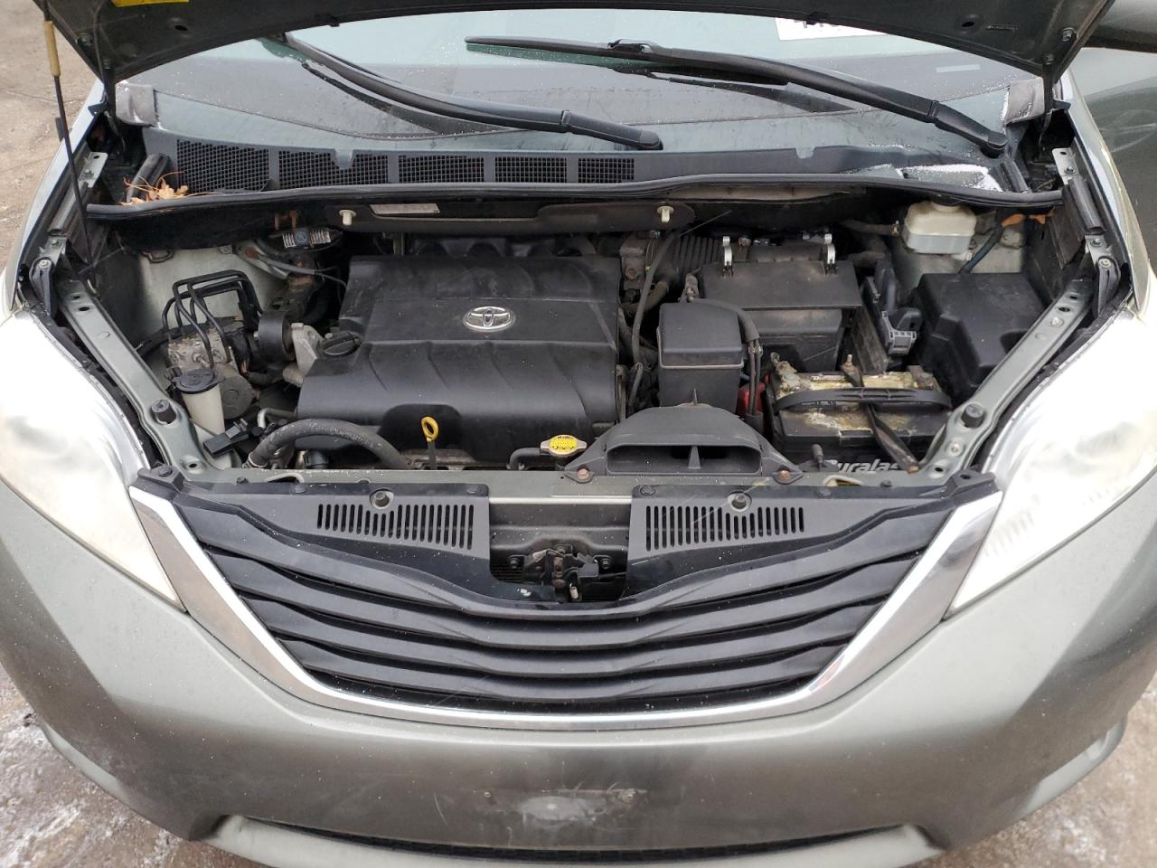 2011 Toyota Sienna - Image 12