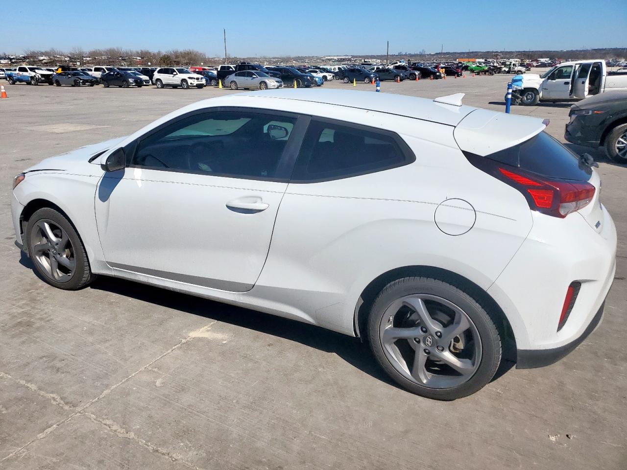 2020 Hyundai Veloster - Image 2