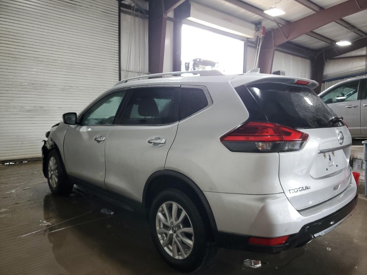 2017 Nissan Rogue - Image 2
