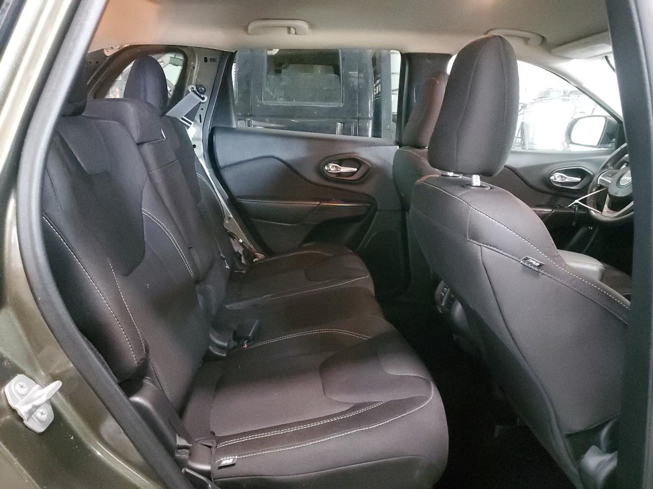 2015 Jeep Grand Cherokee - Image 11