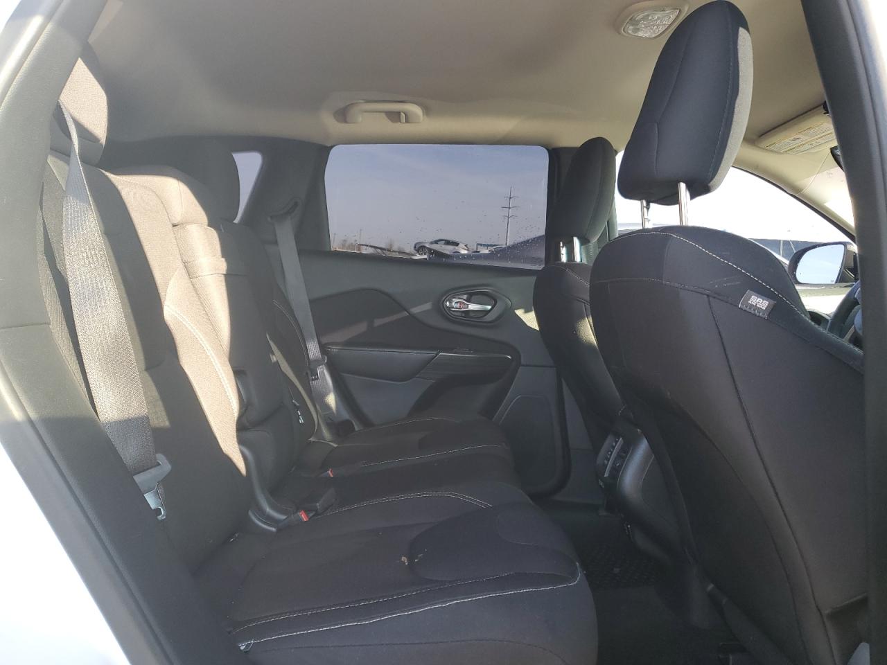 2016 Jeep Grand Cherokee - Image 11