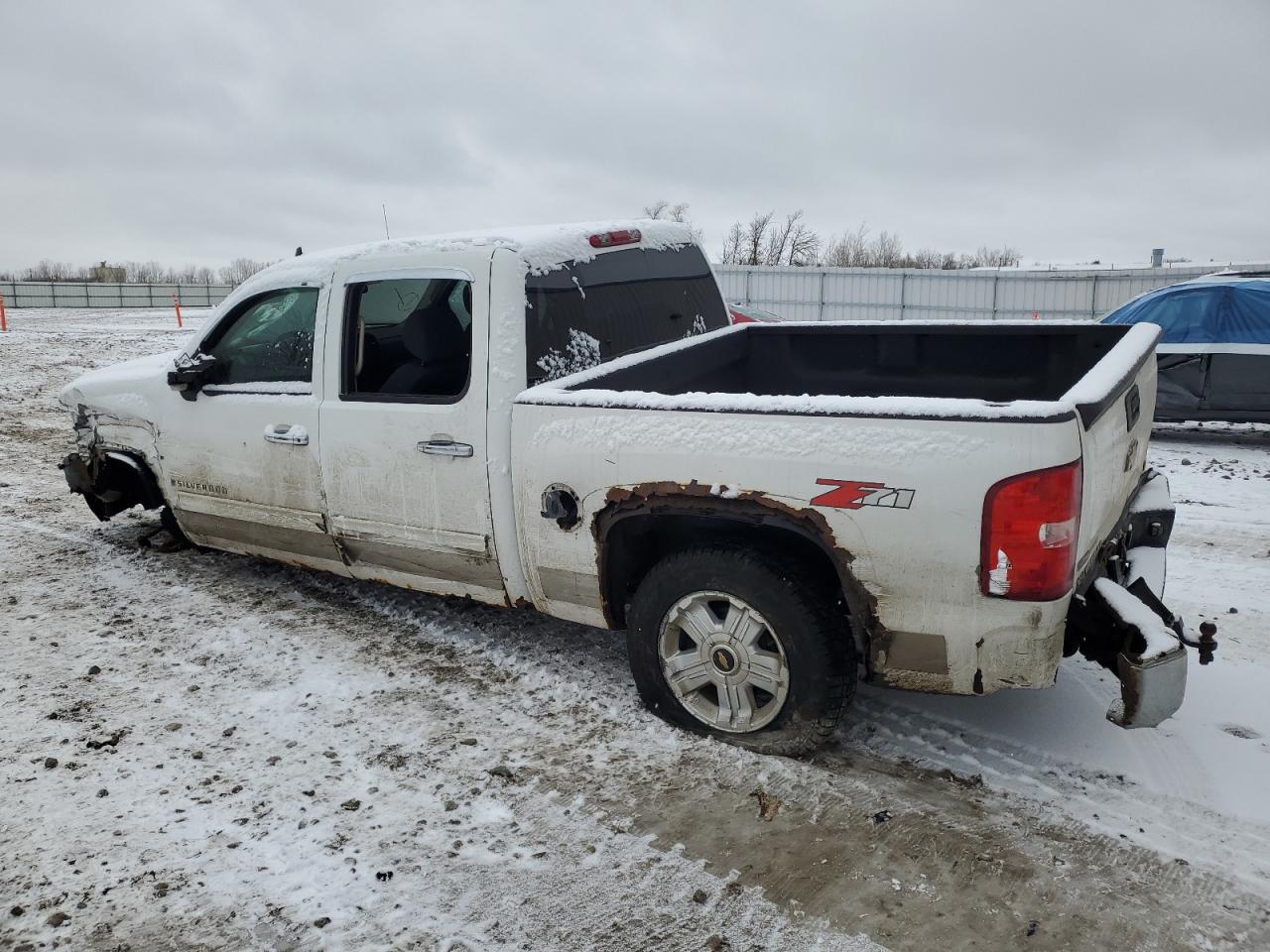 2009 Chevrolet Silverado - Image 2