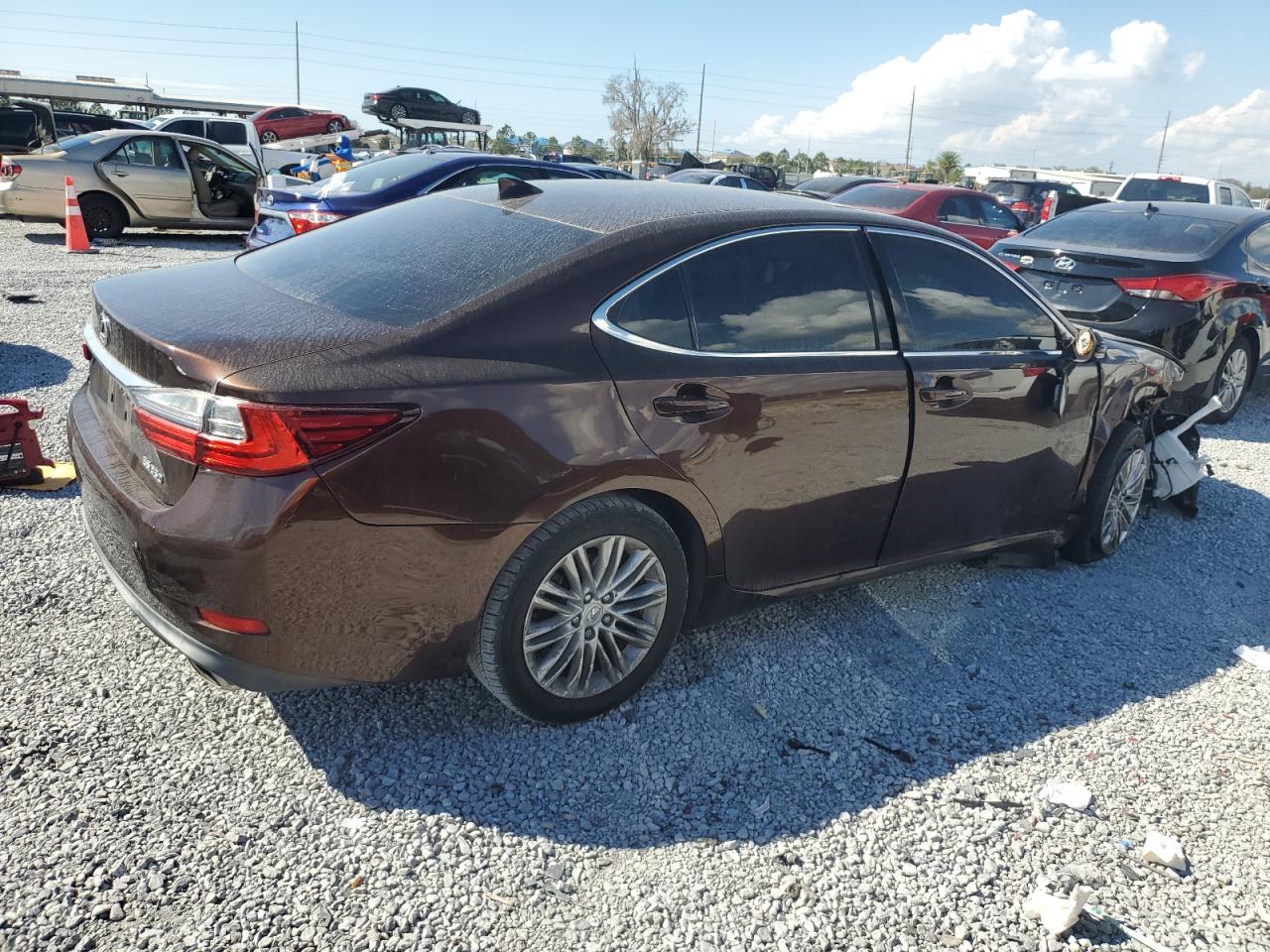 2016 Lexus ES - Image 3