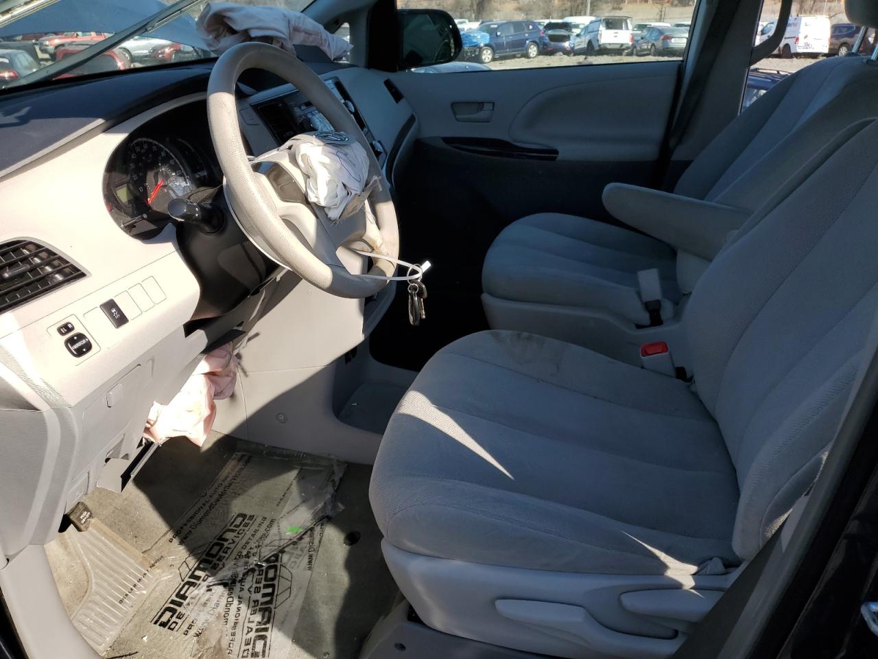 2014 Toyota Sienna - Image 7