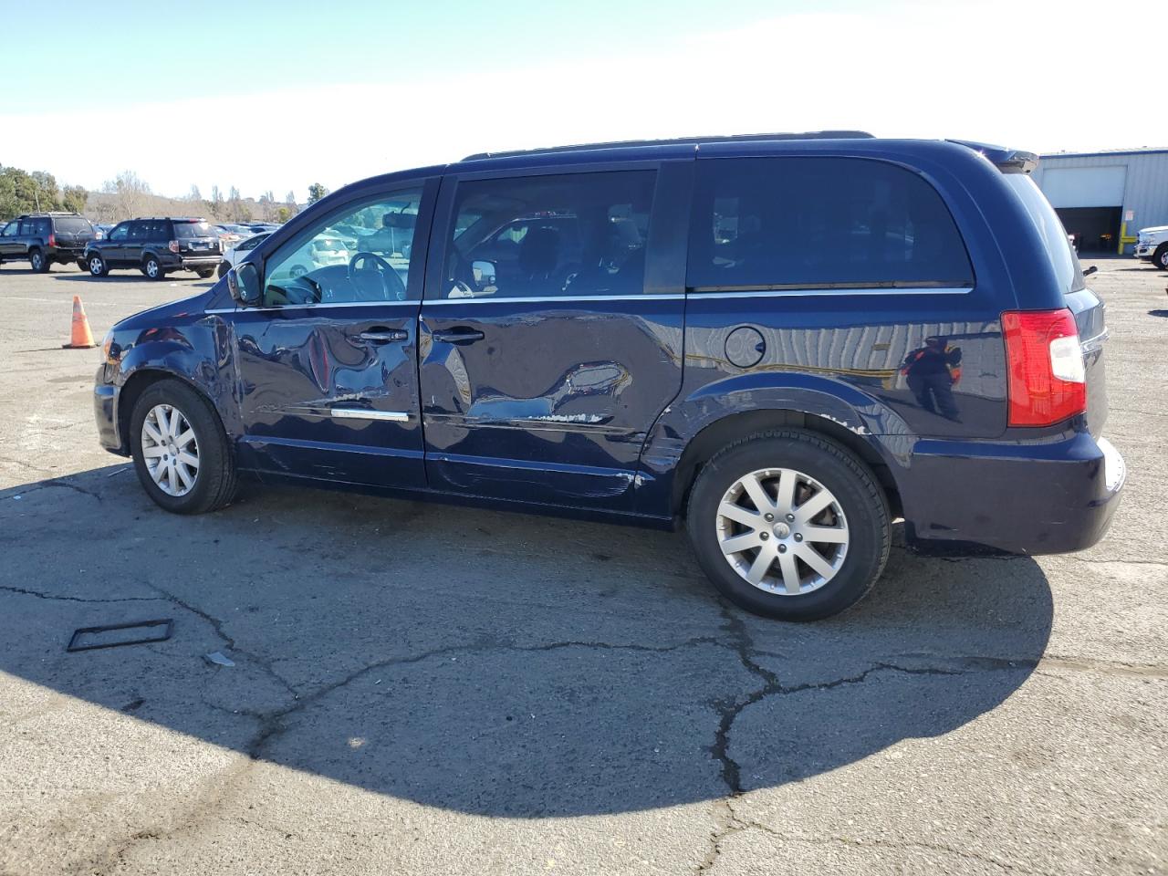 2015 Chrysler Town & Country - Image 2
