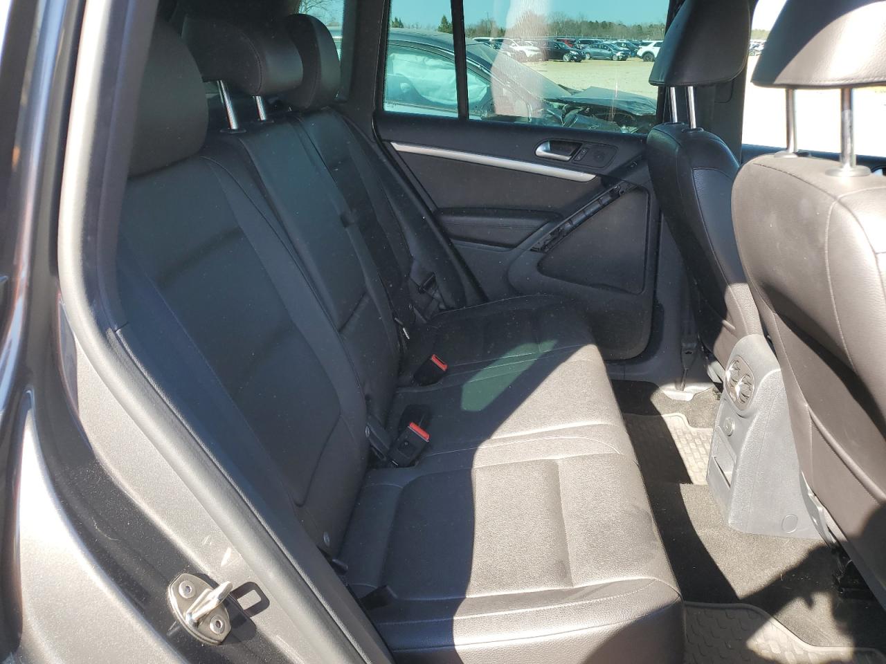 2016 Volkswagen Tiguan - Image 10