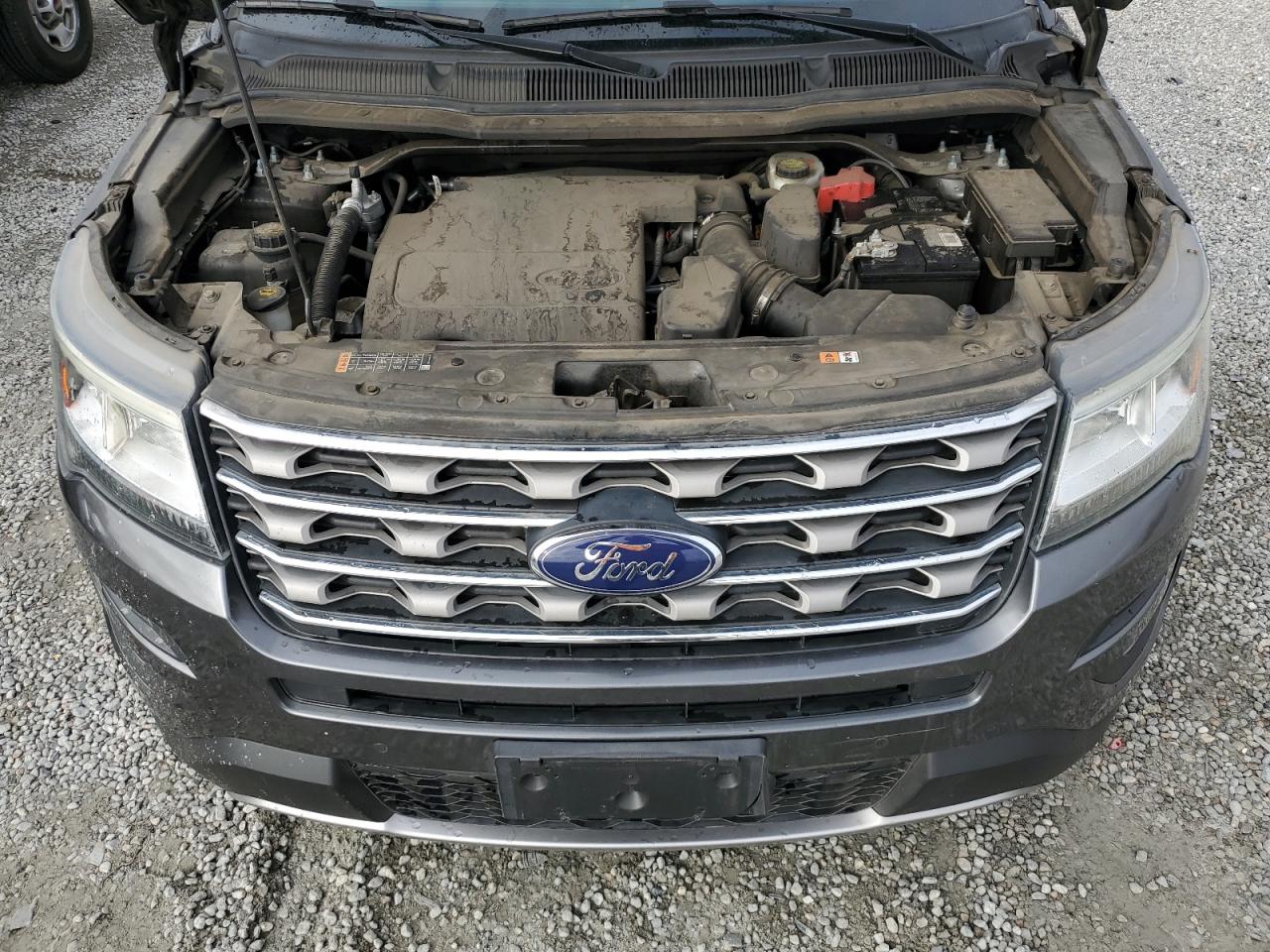 2017 Ford Explorer - Image 12