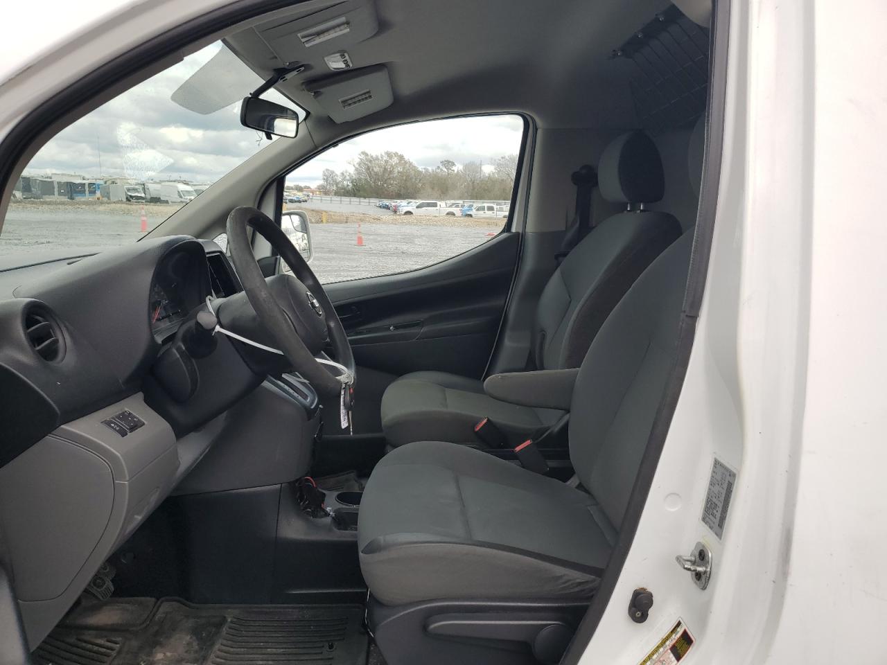 2015 Nissan NV - Image 7