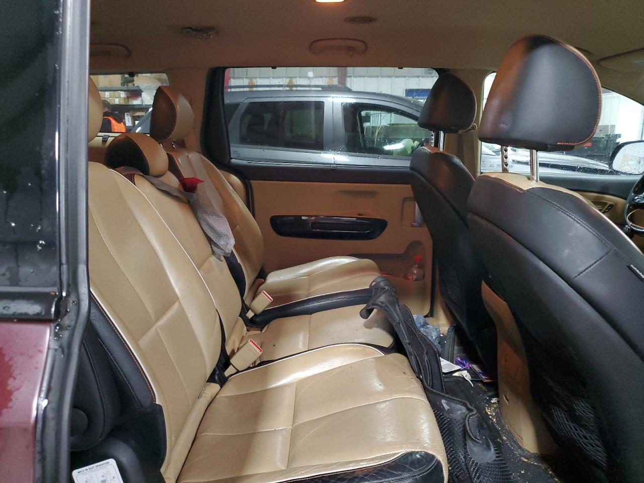 2016 Kia Sedona - Image 11
