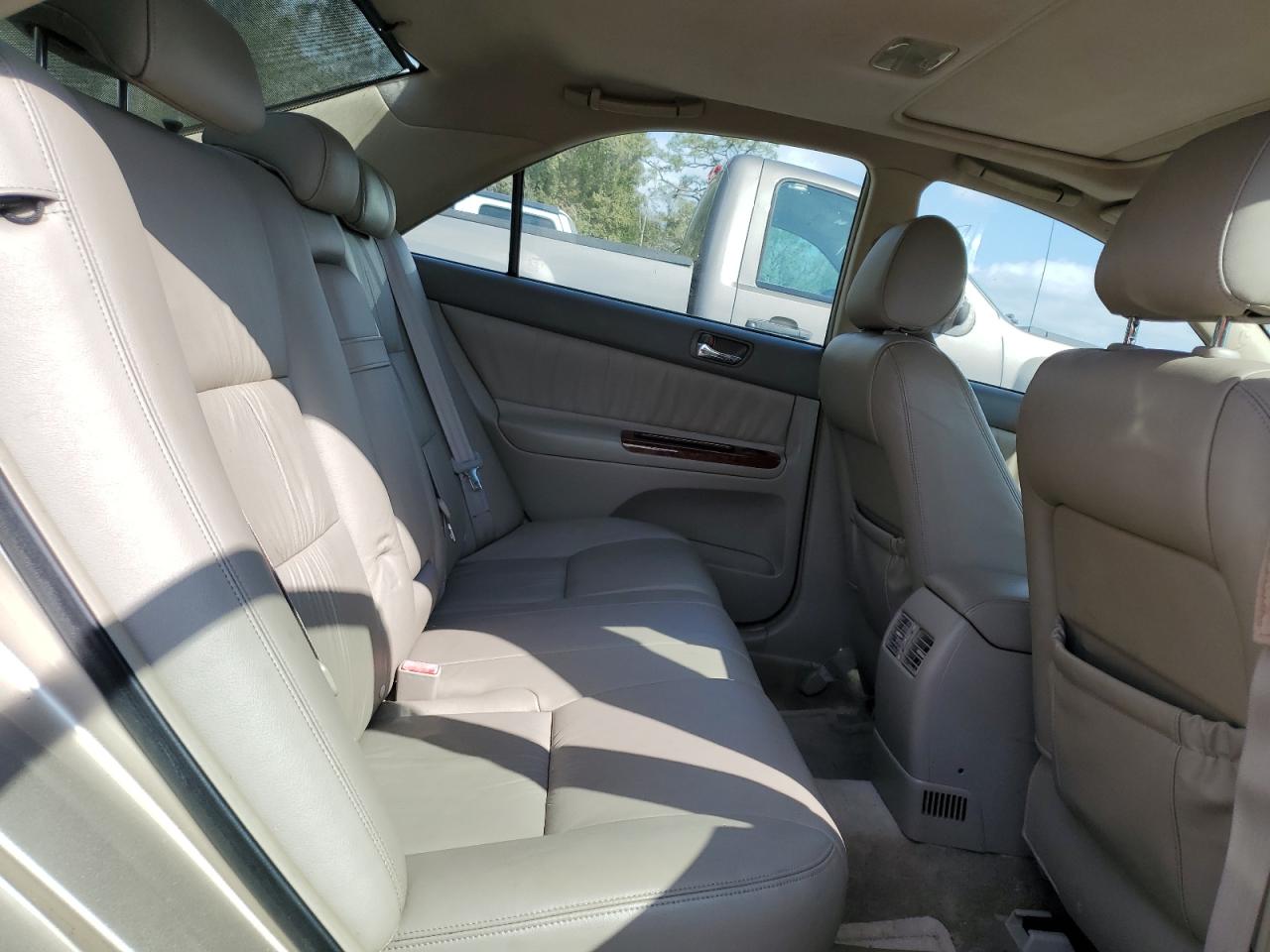 2005 Toyota Camry - Image 10