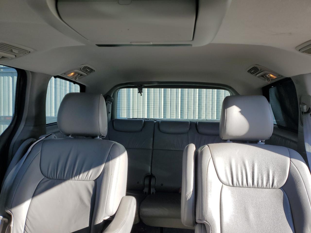 2010 Toyota Sienna - Image 10