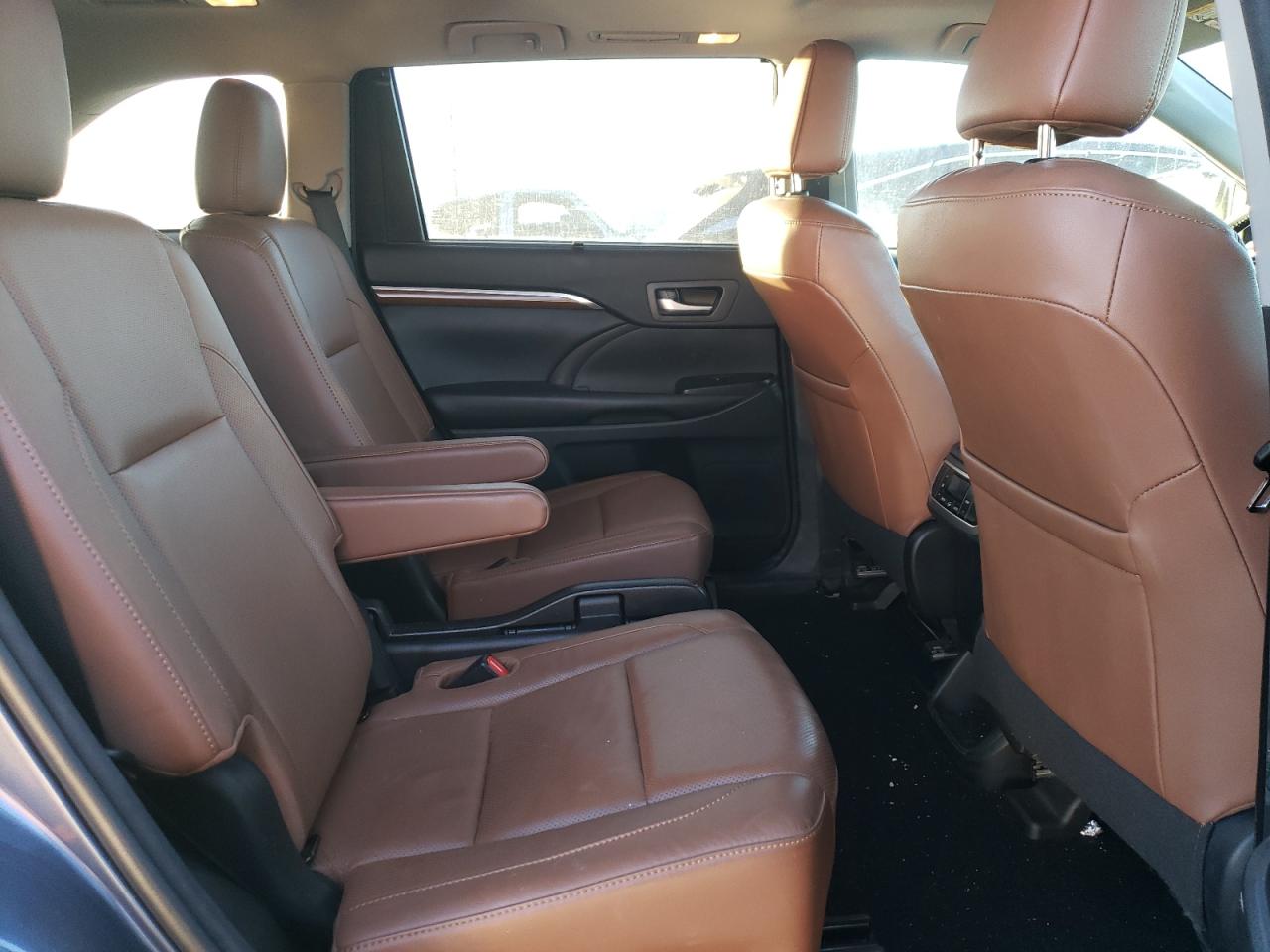 2018 Toyota Highlander - Image 12