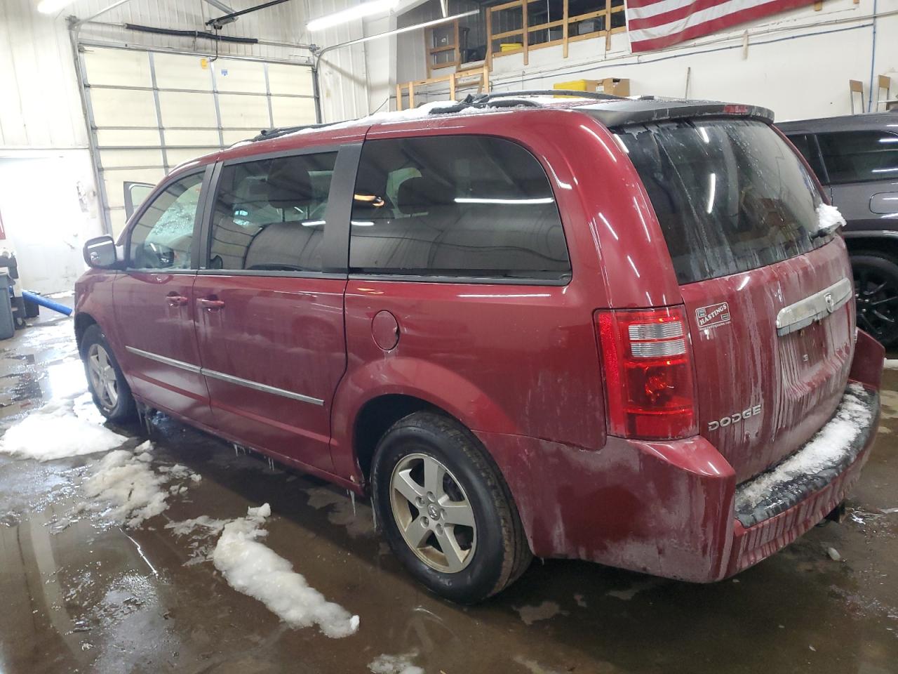 2010 Dodge Caravan - Image 2
