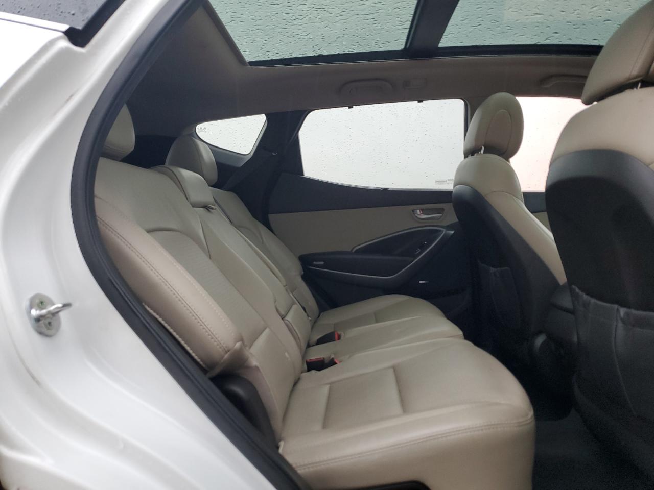 2014 Hyundai Santa Fe - Image 11