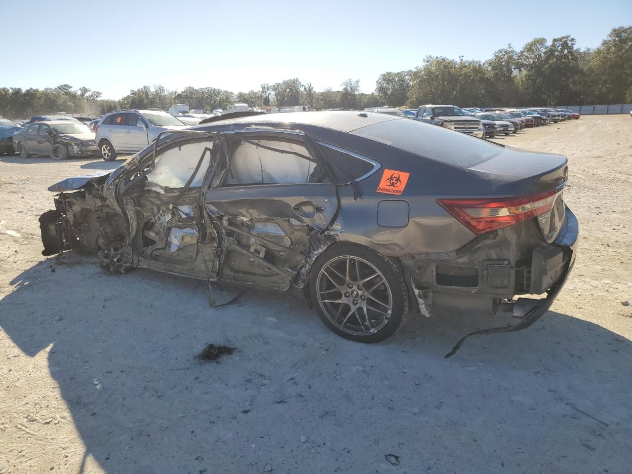 2016 Toyota Avalon - Image 2