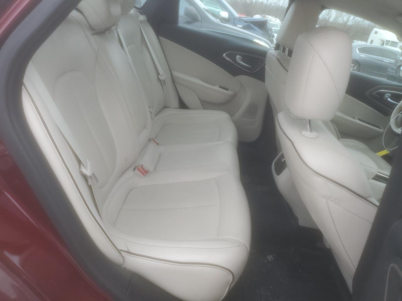 2015 Chrysler 200 - Image 10