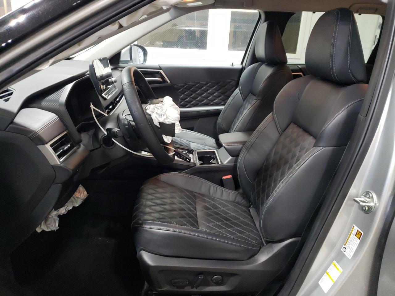 2024 Mitsubishi Outlander - Image 7