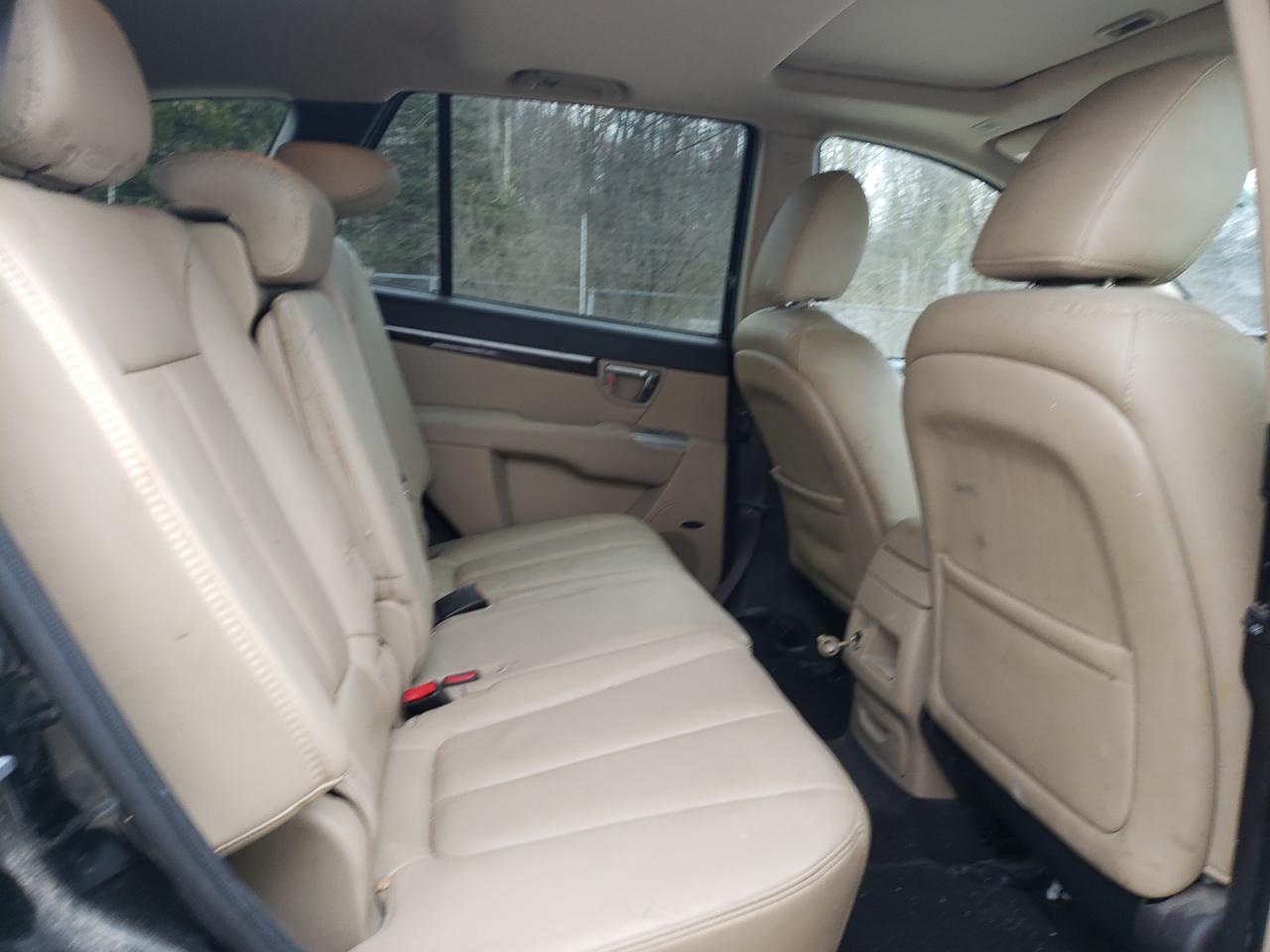 2012 Hyundai Santa Fe - Image 11