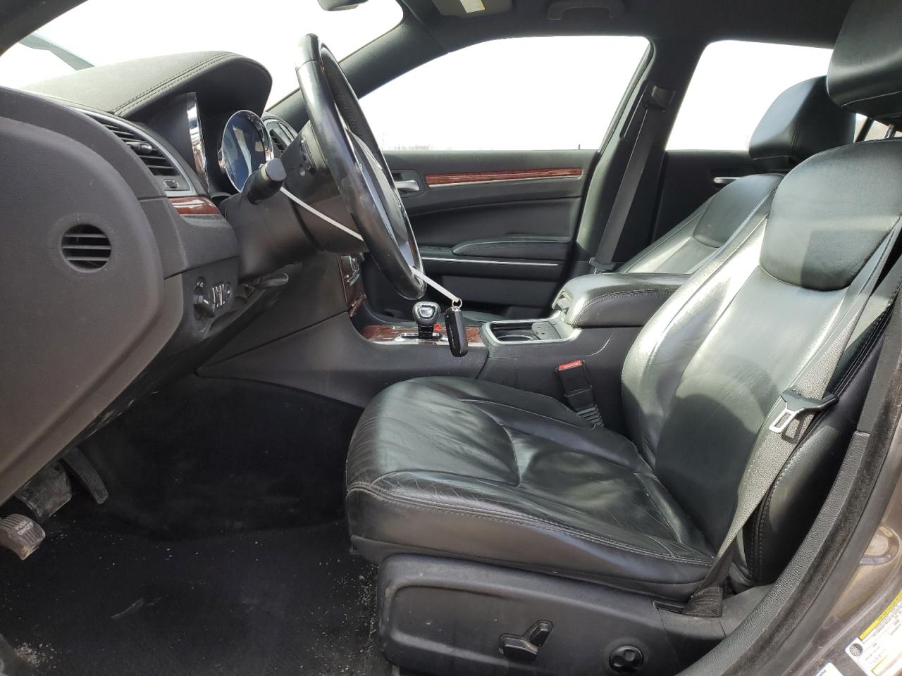 2014 Chrysler 300 - Image 7